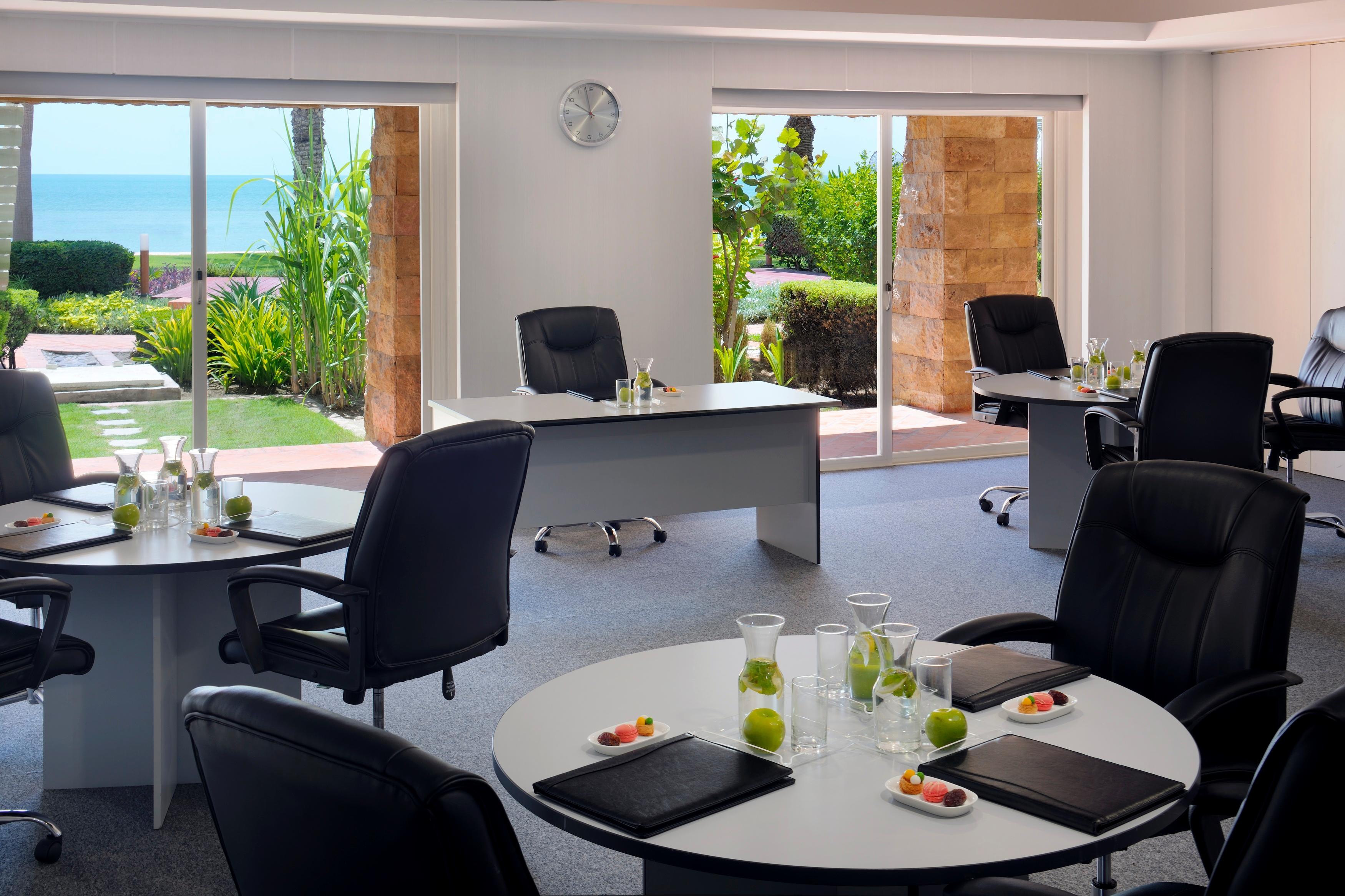 Moevenpick Hotel & Resort Al Bida'A Salmiya Exterior foto Boardroom at the Westin Maldives