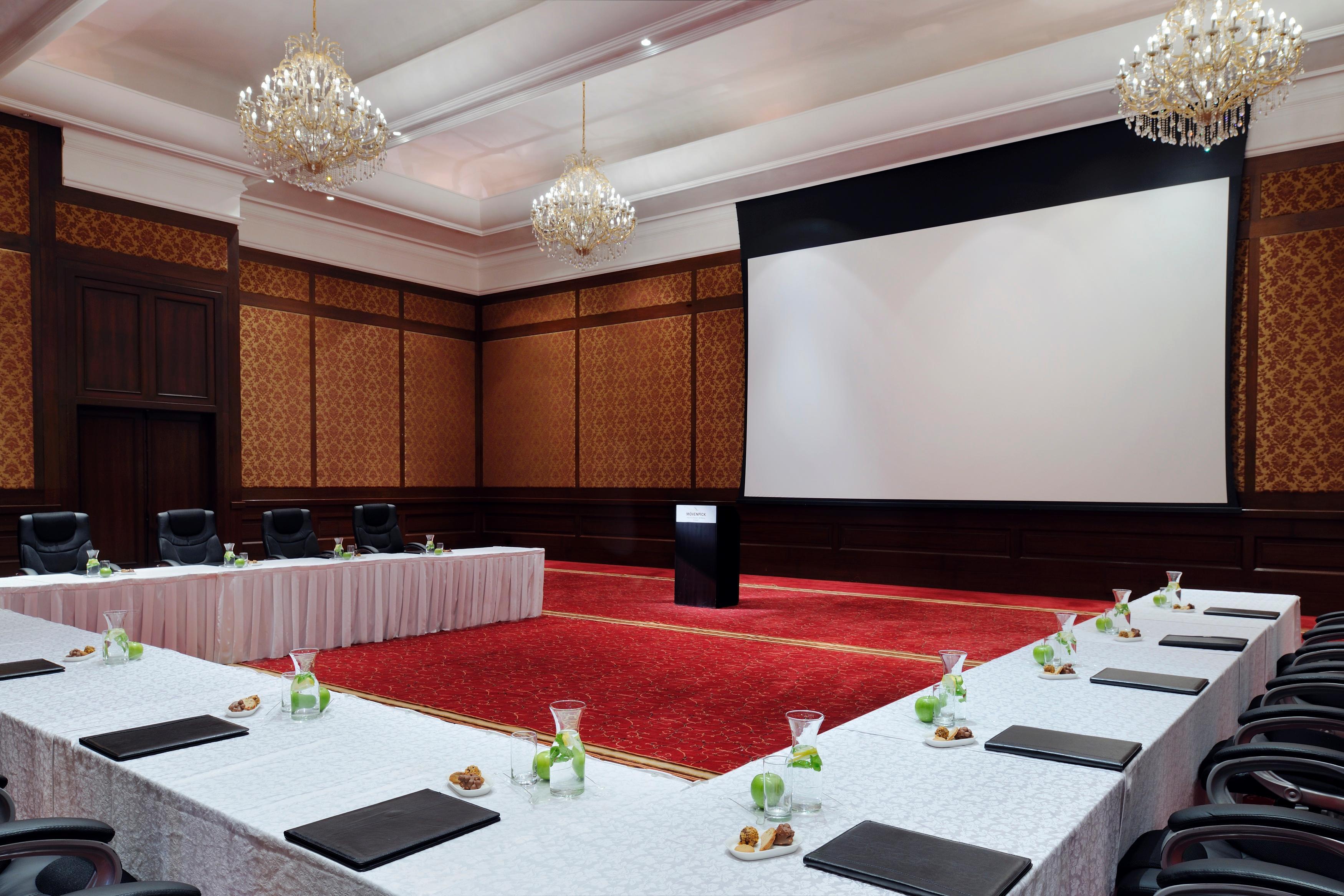 Moevenpick Hotel & Resort Al Bida'A Salmiya Exterior foto The meeting room