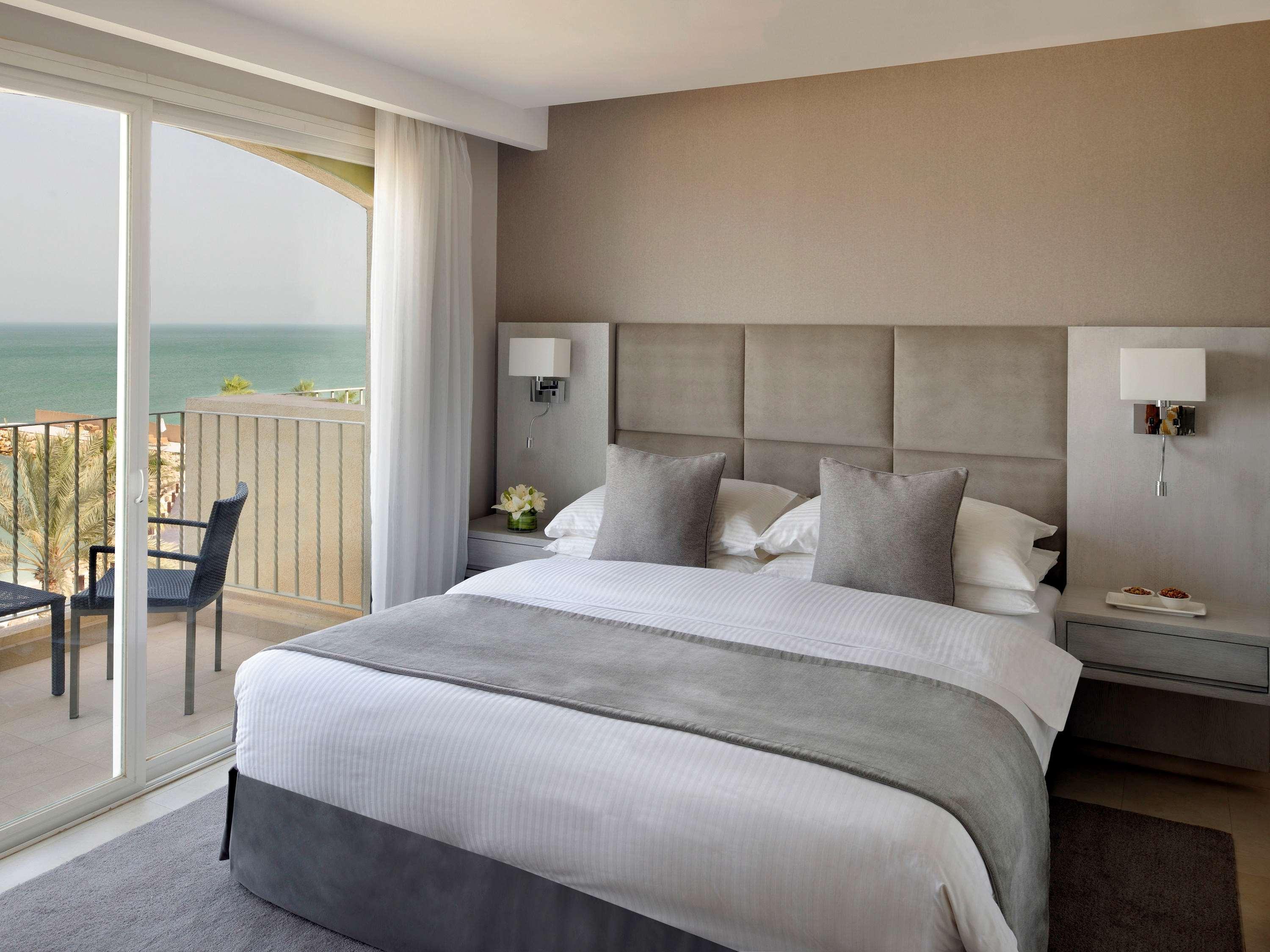 Moevenpick Hotel & Resort Al Bida'A Salmiya Exterior foto A bedroom at the Hilton Tel Aviv