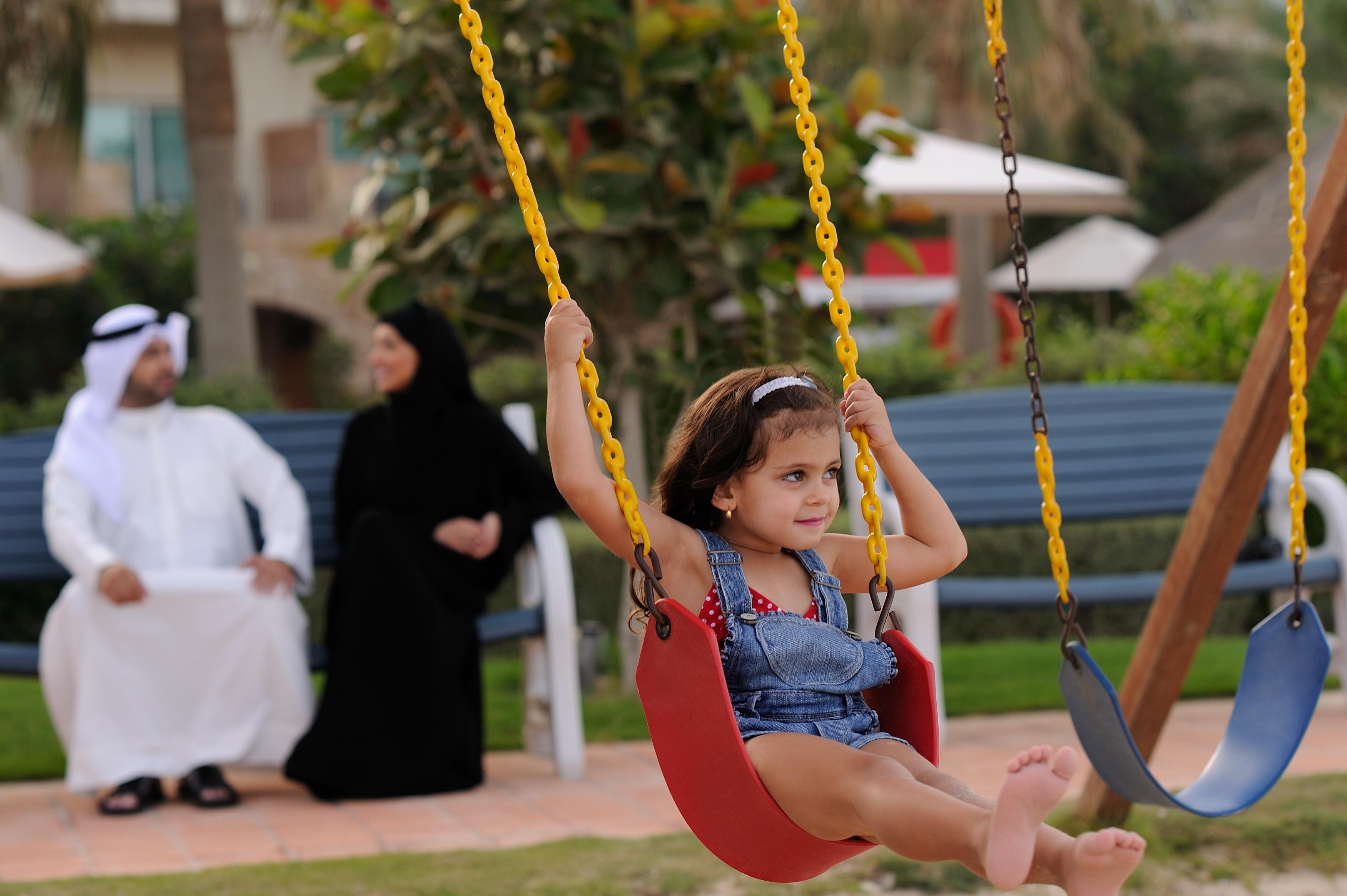 Moevenpick Hotel & Resort Al Bida'A Salmiya Exterior foto A child on a swing