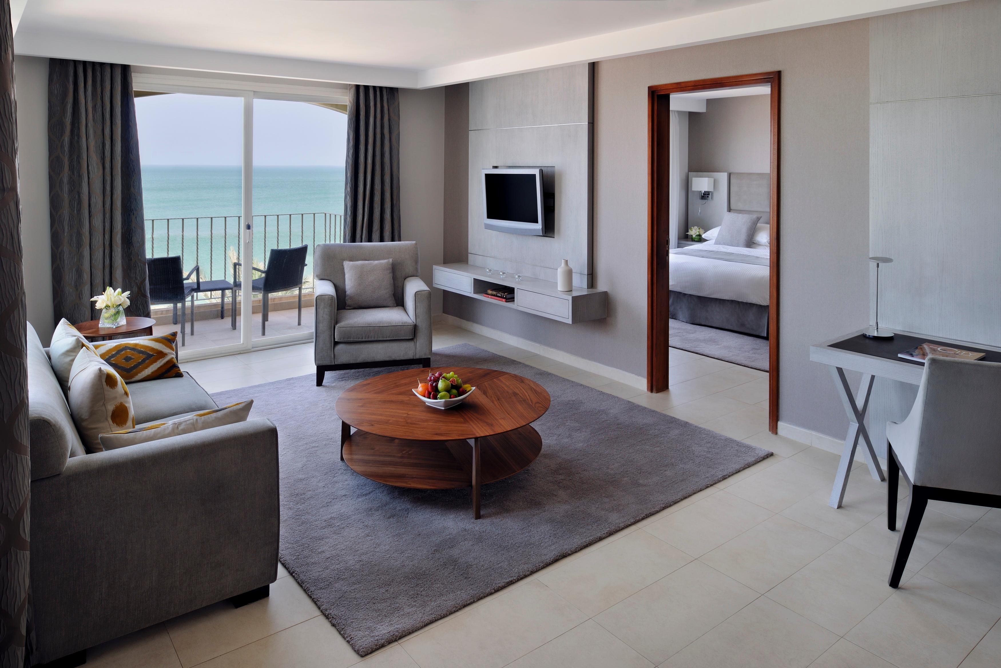 Moevenpick Hotel & Resort Al Bida'A Salmiya Exterior foto A suite at the hotel