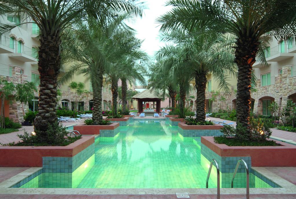 Moevenpick Hotel & Resort Al Bida'A Salmiya Exterior foto The pool at the Royal Mirage