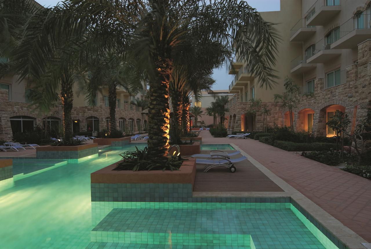 Moevenpick Hotel & Resort Al Bida'A Salmiya Cameră foto The pool at the hotel